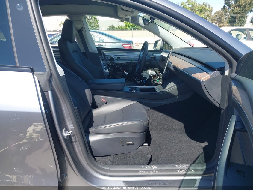 2025 Tesla Model y VIN 7SAYGDED6SF319914 IAAI salvage auction — REAR END, Salvage Title, sold $11,250 on 2026-07-23 (photo 5)