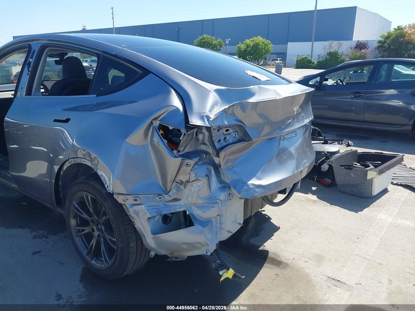 2025 Tesla Model y VIN 7SAYGDED6SF319914 IAAI salvage auction — REAR END, Salvage Title, sold $11,250 on 2026-07-23 (photo 6)