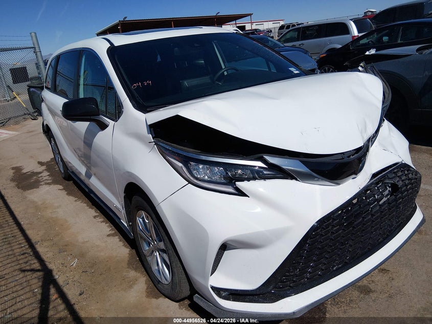 2021 Toyota Sienna VIN 5TDXSKFC8MS002829 — IAAI salvage auction photo