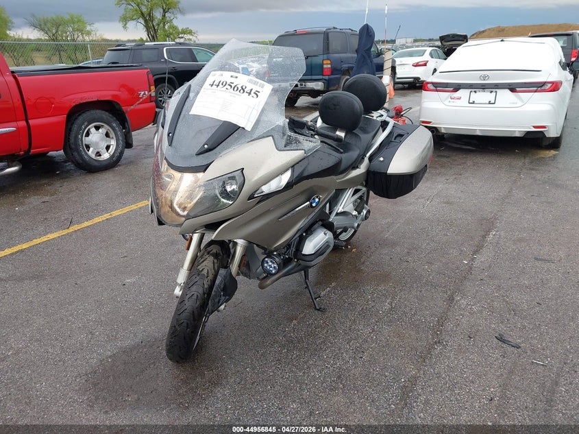 2016 BMW R 1200 VIN WB10A1309GZ194769 IAAI salvage auction — RIGHT SIDE, Salvage (Iowa), sold $3,350 on 2026-07-22 (photo 2)