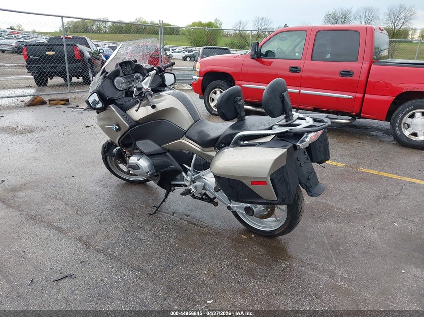 2016 BMW R 1200 VIN WB10A1309GZ194769 IAAI salvage auction — RIGHT SIDE, Salvage (Iowa), sold $3,350 on 2026-07-22 (photo 3)