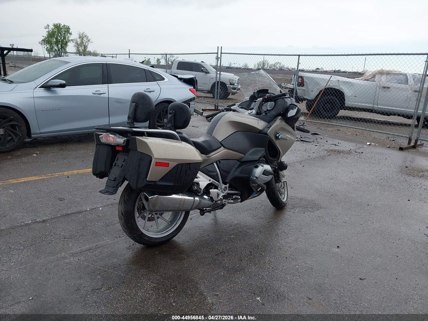 2016 BMW R 1200 VIN WB10A1309GZ194769 IAAI salvage auction — RIGHT SIDE, Salvage (Iowa), sold $3,350 on 2026-07-22 (photo 4)