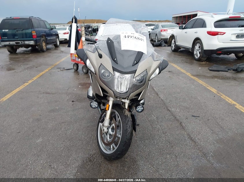 2016 BMW R 1200 VIN WB10A1309GZ194769 IAAI salvage auction — RIGHT SIDE, Salvage (Iowa), sold $3,350 on 2026-07-22 (photo 5)
