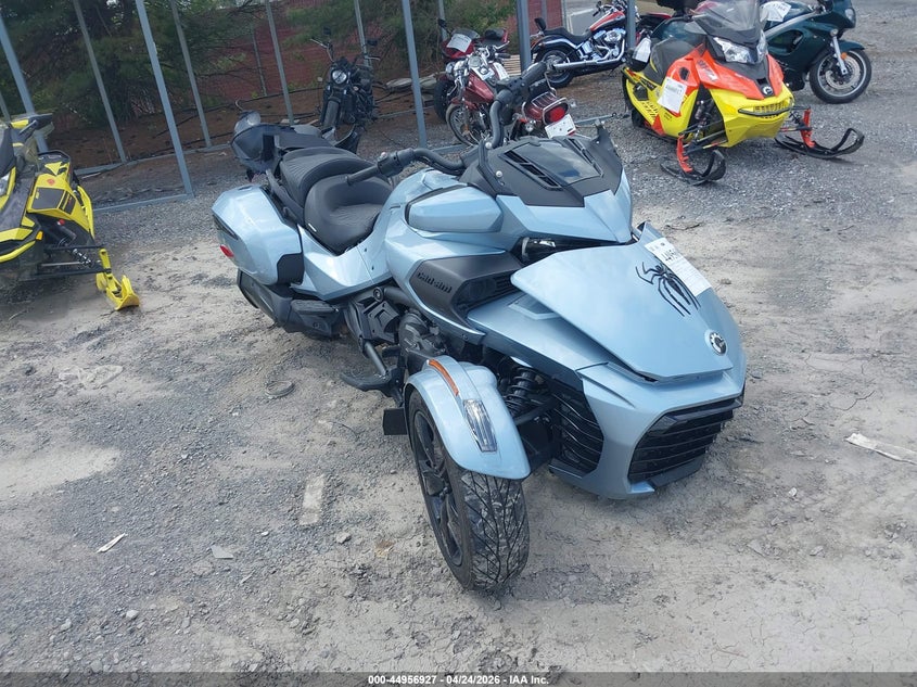 2022 Can-am/ brp Spyder VIN 2BXREDD29NV001339 IAAI salvage auction — LEFT SIDE, Salvage Title, sold $1,800 on 2026-07-21 (photo 1)