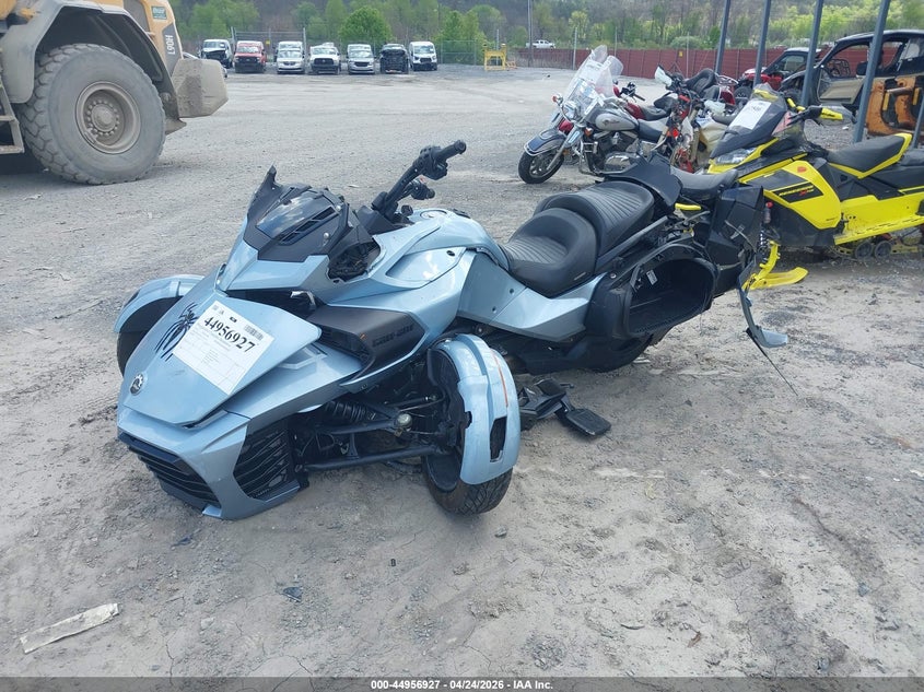 2022 Can-am/ brp Spyder VIN 2BXREDD29NV001339 IAAI salvage auction — LEFT SIDE, Salvage Title, sold $1,800 on 2026-07-21 (photo 2)