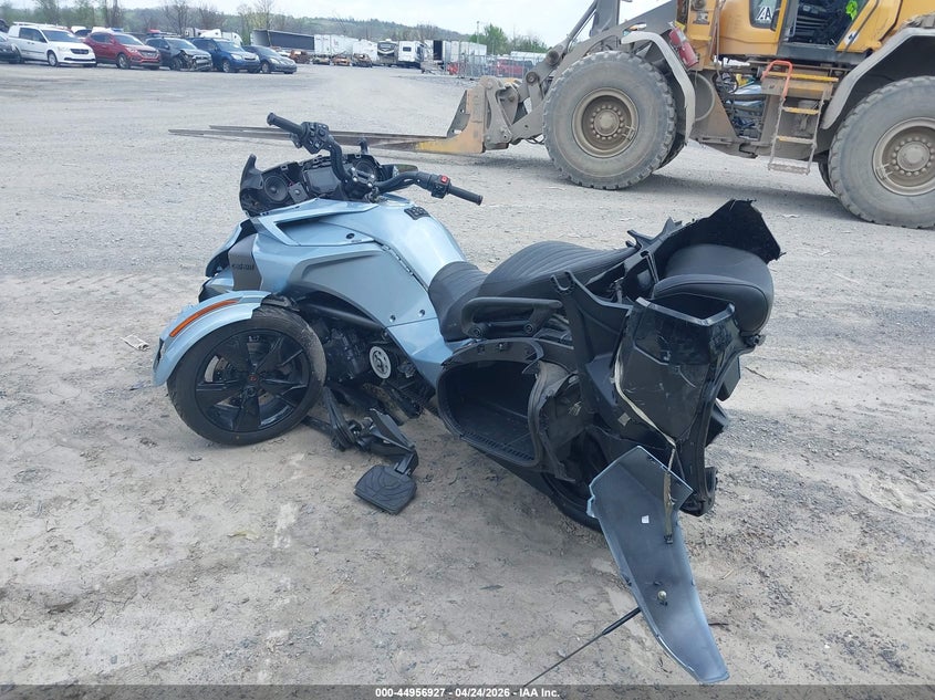2022 Can-am/ brp Spyder VIN 2BXREDD29NV001339 IAAI salvage auction — LEFT SIDE, Salvage Title, sold $1,800 on 2026-07-21 (photo 3)