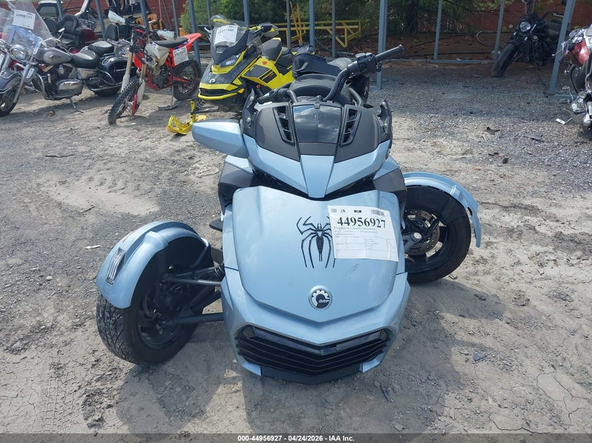 2022 Can-am/ brp Spyder VIN 2BXREDD29NV001339 IAAI salvage auction — LEFT SIDE, Salvage Title, sold $1,800 on 2026-07-21 (photo 5)