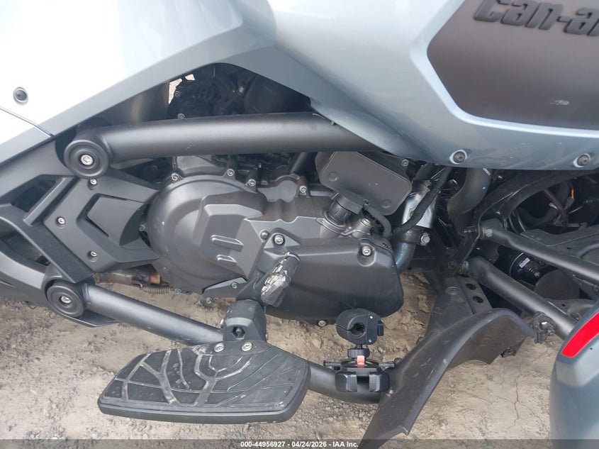 2022 Can-am/ brp Spyder VIN 2BXREDD29NV001339 IAAI salvage auction — LEFT SIDE, Salvage Title, sold $1,800 on 2026-07-21 (photo 8)