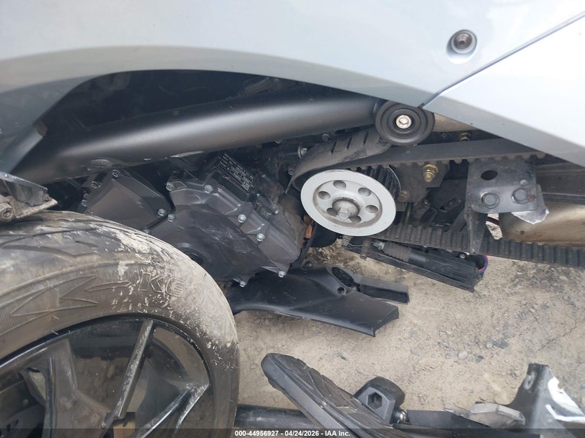 2022 Can-am/ brp Spyder VIN 2BXREDD29NV001339 IAAI salvage auction — LEFT SIDE, Salvage Title, sold $1,800 on 2026-07-21 (photo 9)