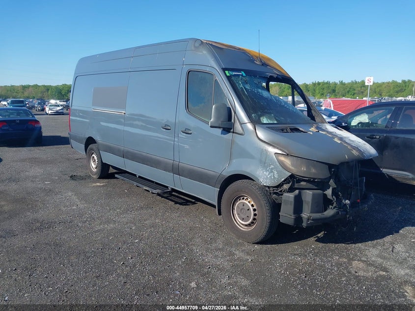 2019 Mercedes-benz Sprinter VIN WD4PF1CD8KP147152 IAAI salvage auction — INTERIOR BURN, Salvage Title, sold $1,225 on 2026-07-06 (photo 1)