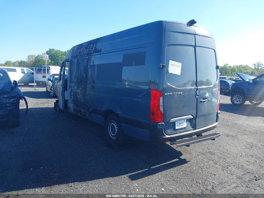 2019 Mercedes-benz Sprinter VIN WD4PF1CD8KP147152 IAAI salvage auction — INTERIOR BURN, Salvage Title, sold $1,225 on 2026-07-06 (photo 3)