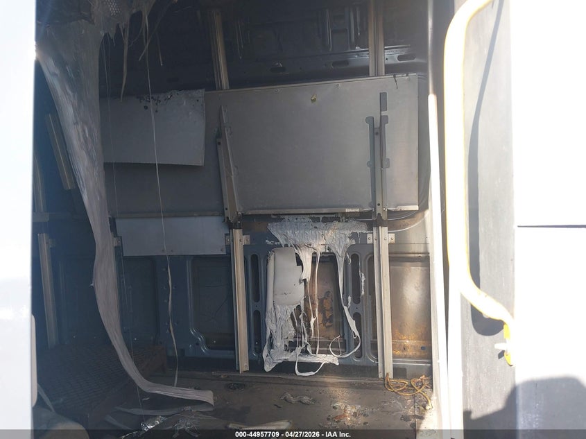 2019 Mercedes-benz Sprinter VIN WD4PF1CD8KP147152 IAAI salvage auction — INTERIOR BURN, Salvage Title, sold $1,225 on 2026-07-06 (photo 8)