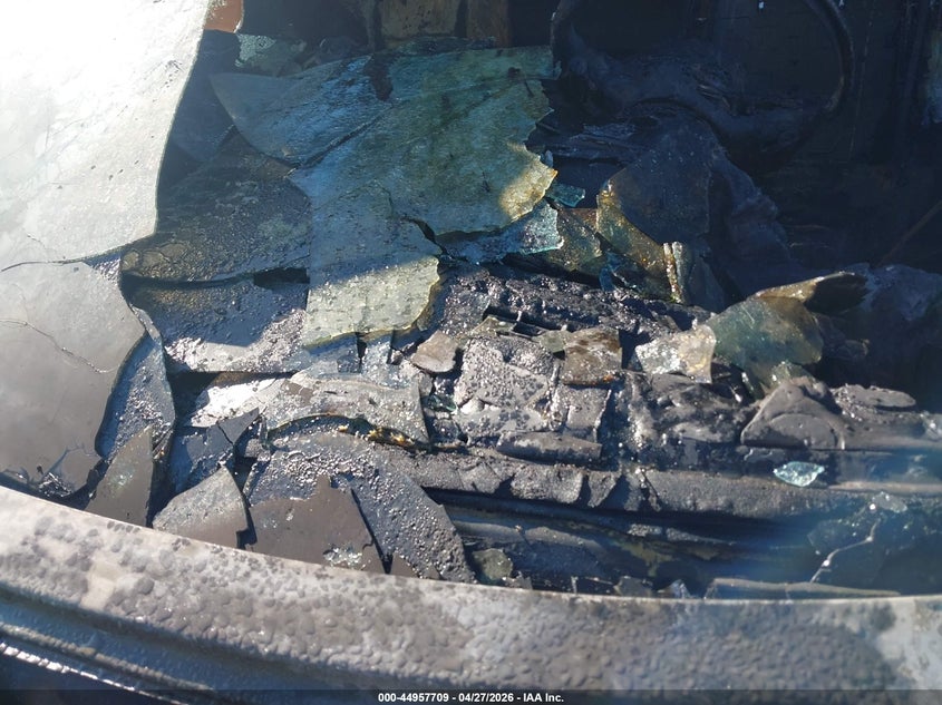 2019 Mercedes-benz Sprinter VIN WD4PF1CD8KP147152 IAAI salvage auction — INTERIOR BURN, Salvage Title, sold $1,225 on 2026-07-06 (photo 9)