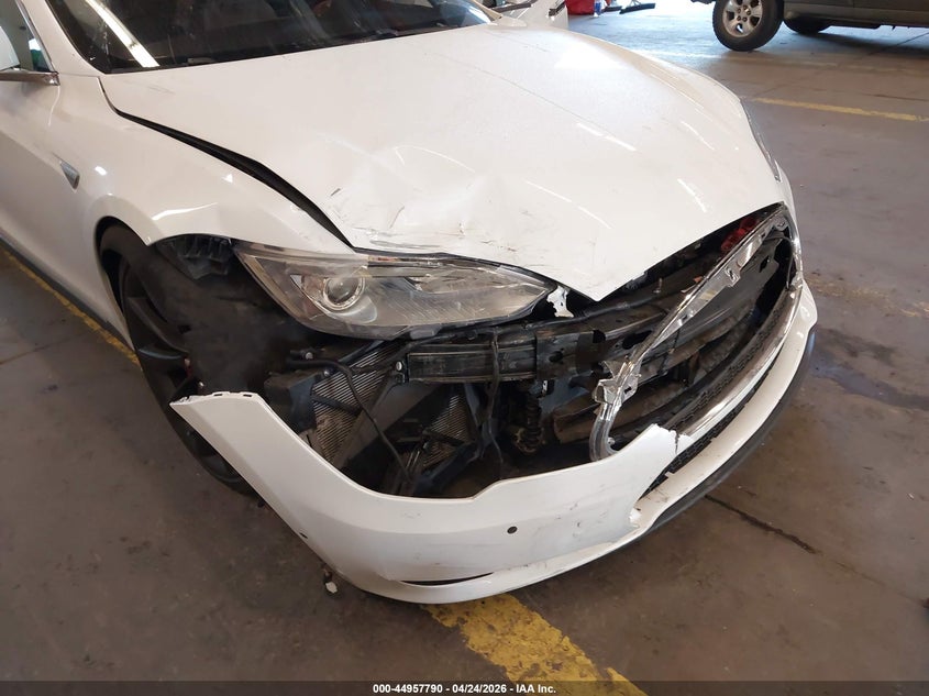 2015 Tesla Model s VIN 5YJSA1H4XFF093414 IAAI salvage auction — FRONT END, Salvage Title, sold $4,050 on 2026-07-30 (photo 6)