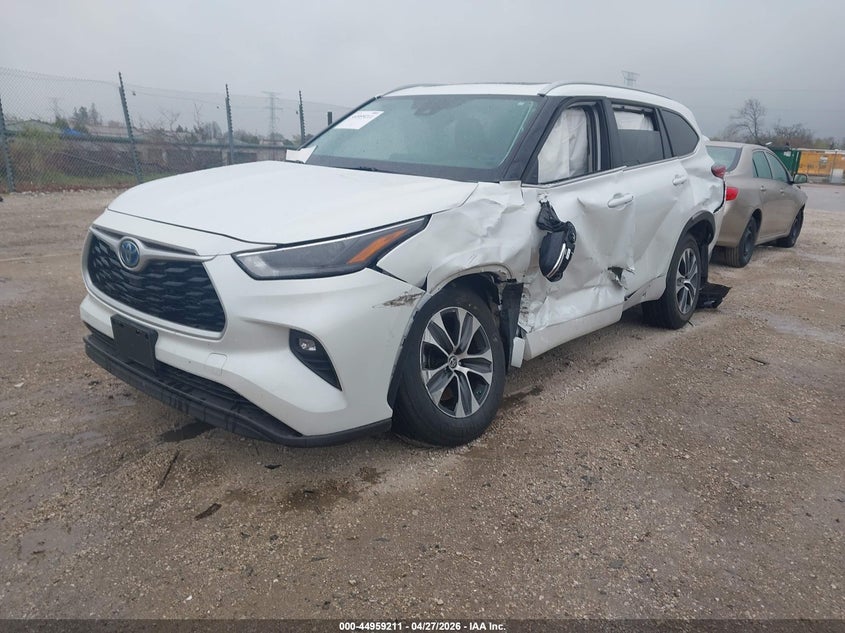2022 Toyota Highlander VIN 5TDGBRCH1NS556157 IAAI salvage auction — LEFT & RIGHT, Salvage Title, sold $8,675 on 2026-07-07 (photo 2)
