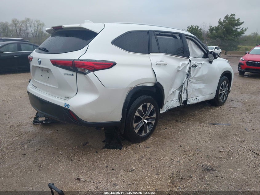 2022 Toyota Highlander VIN 5TDGBRCH1NS556157 IAAI salvage auction — LEFT & RIGHT, Salvage Title, sold $8,675 on 2026-07-07 (photo 4)