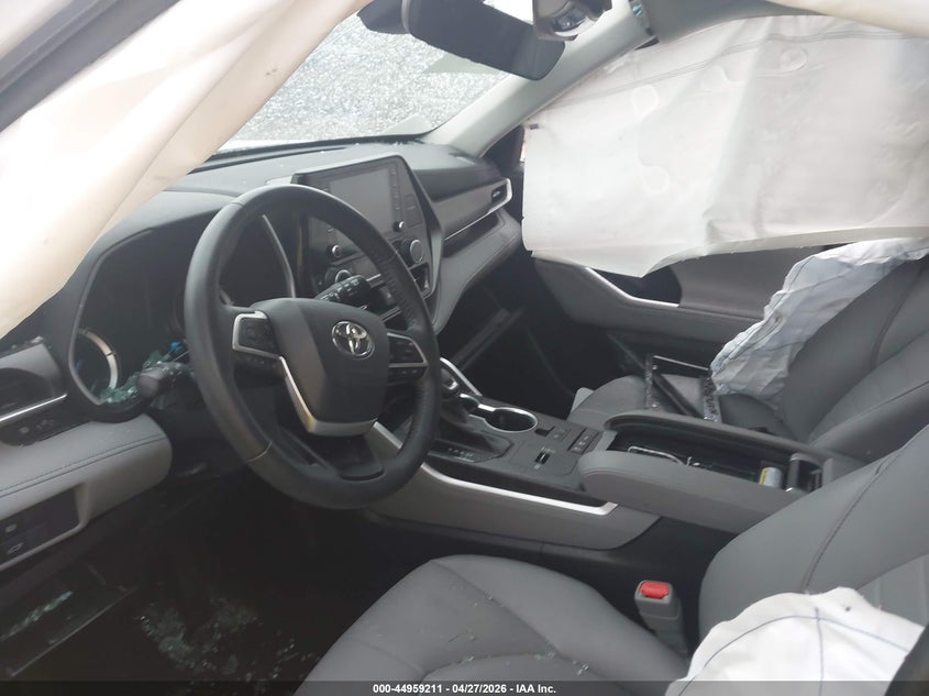2022 Toyota Highlander VIN 5TDGBRCH1NS556157 IAAI salvage auction — LEFT & RIGHT, Salvage Title, sold $8,675 on 2026-07-07 (photo 5)