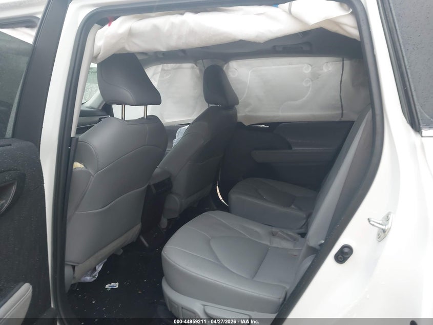 2022 Toyota Highlander VIN 5TDGBRCH1NS556157 IAAI salvage auction — LEFT & RIGHT, Salvage Title, sold $8,675 on 2026-07-07 (photo 8)