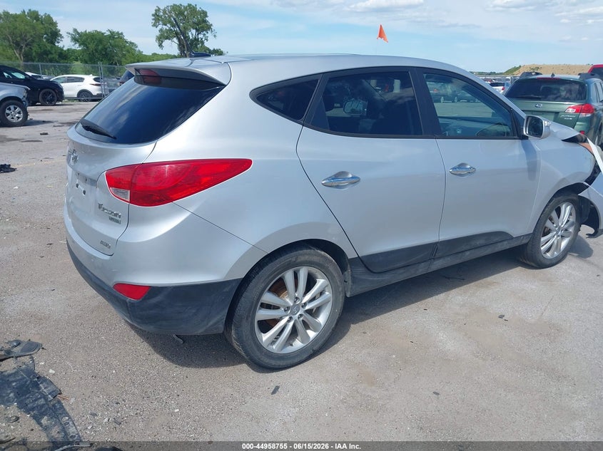 2011 Hyundai Tucson VIN KM8JUCAC1BU226087 IAAI salvage auction — FRONT END, Salvage (Iowa), sold $900 on 2026-07-10 (photo 4)