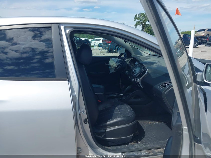 2011 Hyundai Tucson VIN KM8JUCAC1BU226087 IAAI salvage auction — FRONT END, Salvage (Iowa), sold $900 on 2026-07-10 (photo 5)