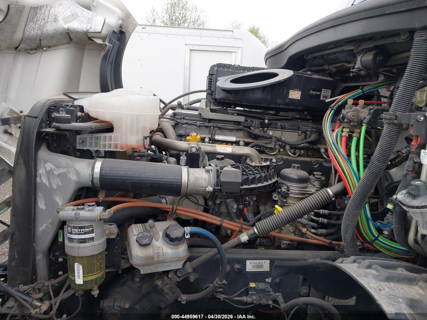 2019 Freightliner New cascadia 126 VIN 3AKJHHDR5KSKH6057 IAAI salvage auction — UNKNOWN, Regular Certificate (Iowa), sold $9,600 on 2026-07-22 (photo 9)