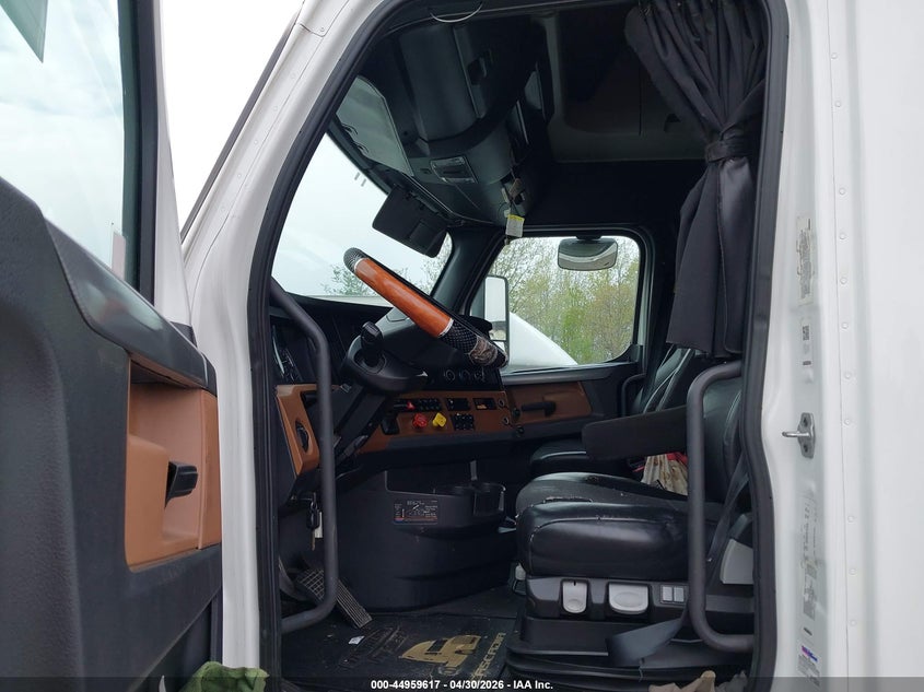 2019 Freightliner New cascadia 126 VIN 3AKJHHDR5KSKH6057 IAAI salvage auction — UNKNOWN, Regular Certificate (Iowa), sold $9,600 on 2026-07-22 (photo 7)