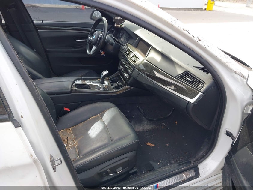 2016 BMW 5er VIN WBA5B3C54GG257945 IAAI salvage auction — FRONT & REAR, Salvage (Massachusetts), sold $600 on 2026-07-31 (photo 5)