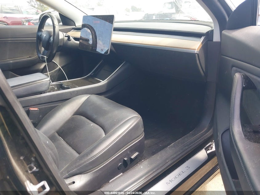 2019 Tesla Model 3 VIN 5YJ3E1EA9KF398464 IAAI salvage auction — RIGHT SIDE, Salvage Title, sold $3,000 on 2026-07-09 (photo 5)