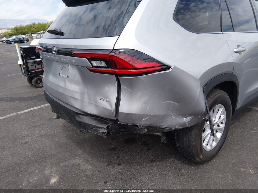 2025 Toyota Highlander VIN 5TDAAAB59SS087722 IAAI salvage auction — REAR END, Salvage Title, sold $23,500 on 2026-07-24 (photo 6)