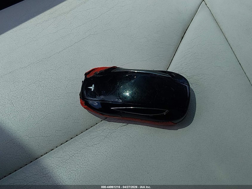 2017 Tesla Model x VIN 5YJXCBE21HF039270 IAAI salvage auction — MECHANICAL, Salvage Title, sold $2,650 on 2026-07-29 (photo 9)