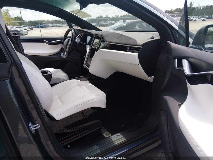 2017 Tesla Model x VIN 5YJXCBE21HF039270 IAAI salvage auction — MECHANICAL, Salvage Title, sold $2,650 on 2026-07-29 (photo 5)