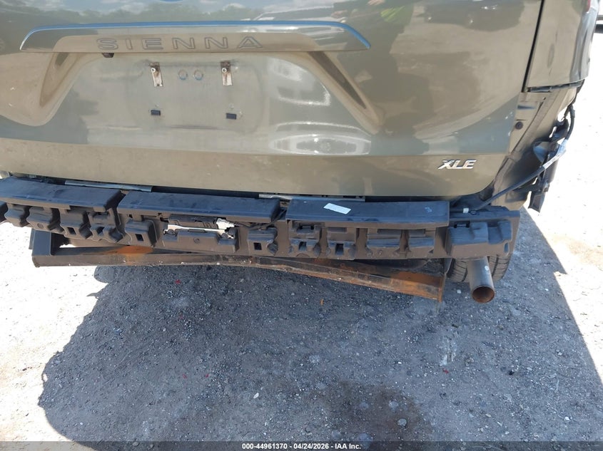 2020 Toyota Sienna VIN 5TDYZ3DC5LS081979 IAAI salvage auction — REAR END, Salvage Title, sold $9,900 on 2026-07-23 (photo 6)