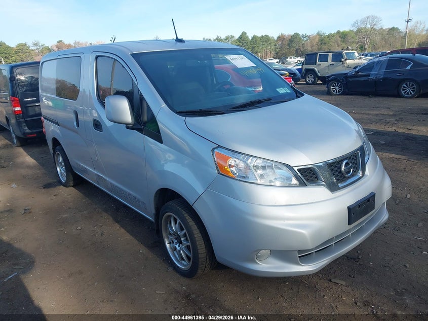 2015 Nissan Nv200 VIN 3N6CM0KNXFK696522 IAAI salvage auction — LEFT FRONT, Salvage Title, sold $2,000 on 2026-07-07 (photo 1)