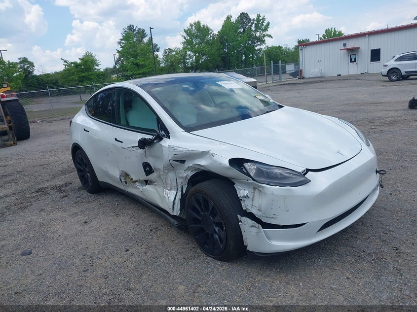 2024 Tesla Model y VIN 7SAYGDEE4RA268073 IAAI salvage auction — FRONT END, Salvage Title, sold $14,800 on 2026-07-09 (photo 1)