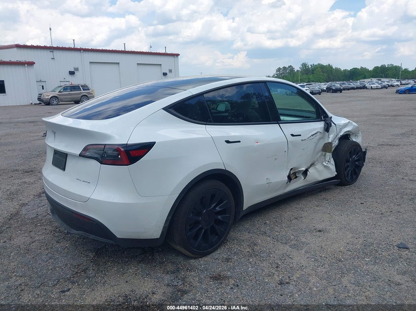 2024 Tesla Model y VIN 7SAYGDEE4RA268073 IAAI salvage auction — FRONT END, Salvage Title, sold $14,800 on 2026-07-09 (photo 4)