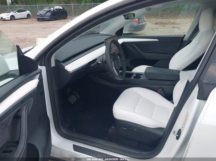 2024 Tesla Model y VIN 7SAYGDEE4RA268073 IAAI salvage auction — FRONT END, Salvage Title, sold $14,800 on 2026-07-09 (photo 5)