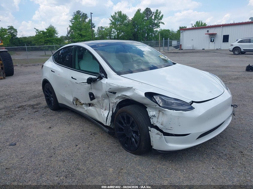 2024 Tesla Model y VIN 7SAYGDEE4RA268073 IAAI salvage auction — FRONT END, Salvage Title, sold $14,800 on 2026-07-09 (photo 6)