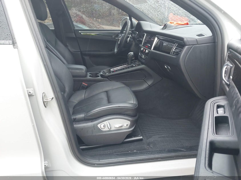 2022 Porsche Macan VIN WP1AA2A52NLB05120 IAAI salvage auction — LEFT FRONT, Wait Title, sold $13,500 on 2026-08-09 (photo 5)