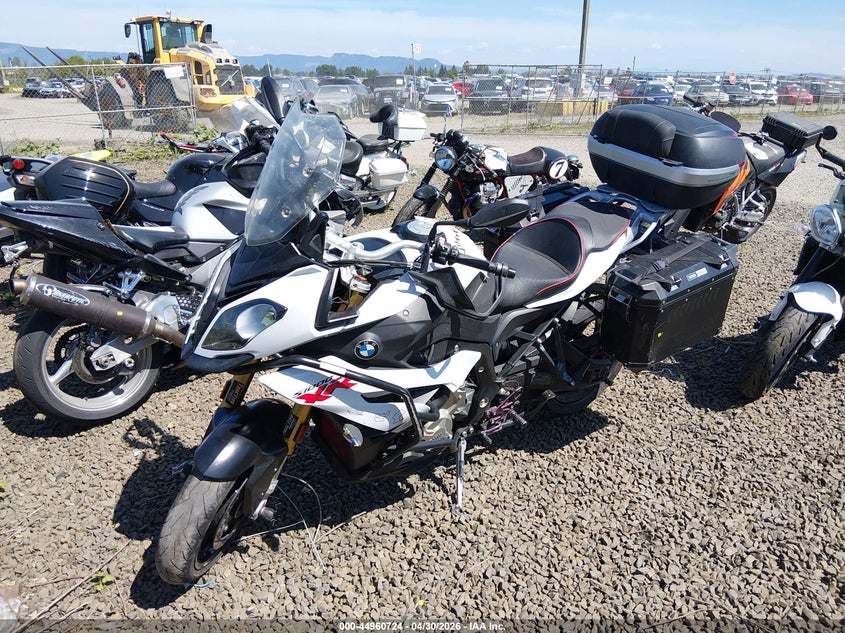 2016 BMW S 1000 VIN WB10D1308GZ462721 IAAI salvage auction — RIGHT SIDE, Salvage (Oregon), sold $3,450 on 2026-07-22 (photo 2)