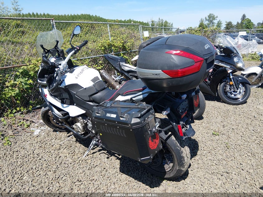 2016 BMW S 1000 VIN WB10D1308GZ462721 IAAI salvage auction — RIGHT SIDE, Salvage (Oregon), sold $3,450 on 2026-07-22 (photo 3)