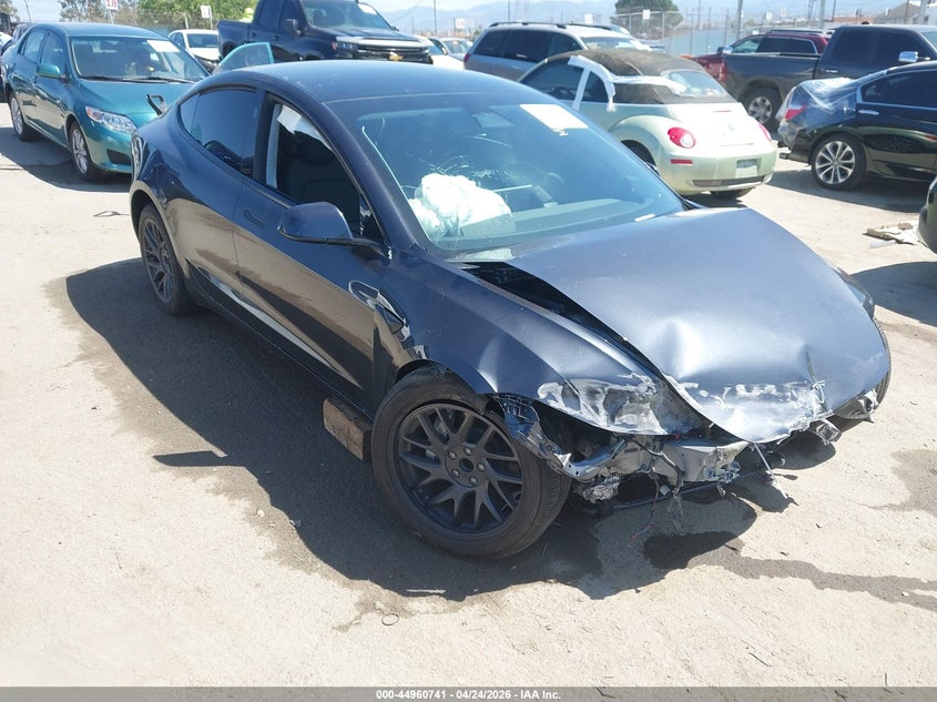 2025 Tesla Model 3 VIN 5YJ3E1EA9SF013033 IAAI salvage auction — RIGHT FRONT, Salvage Title, sold $7,200 on 2026-07-08 (photo 1)