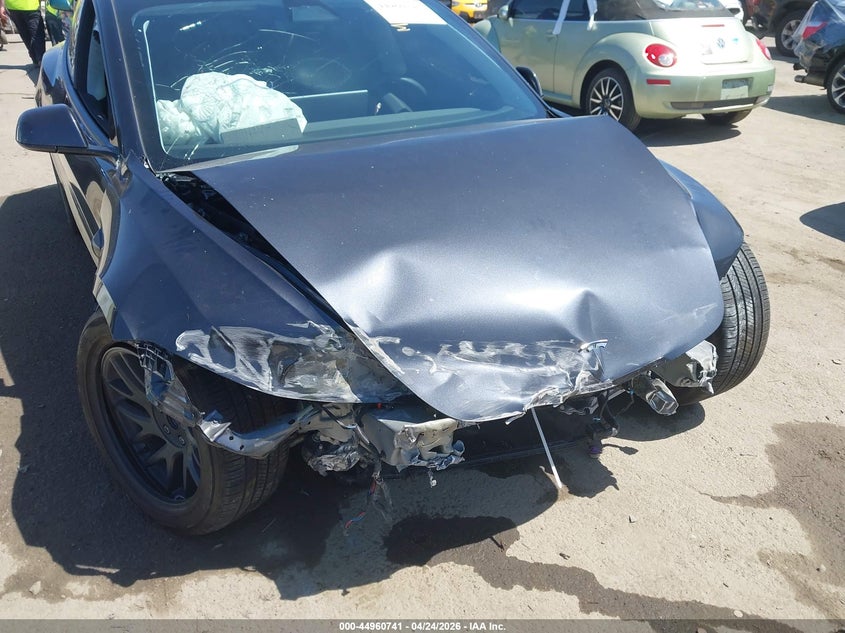 2025 Tesla Model 3 VIN 5YJ3E1EA9SF013033 IAAI salvage auction — RIGHT FRONT, Salvage Title, sold $7,200 on 2026-07-08 (photo 6)
