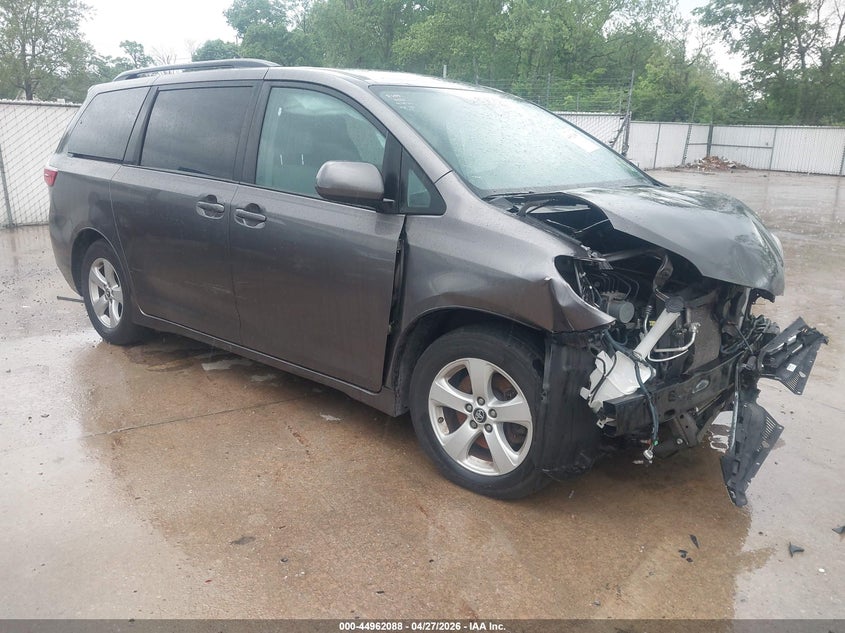 2019 Toyota Sienna VIN 5TDKZ3DC8KS983272 IAAI salvage auction — FRONT END, Salvage (Missouri), sold $4,750 on 2026-07-14 (photo 1)
