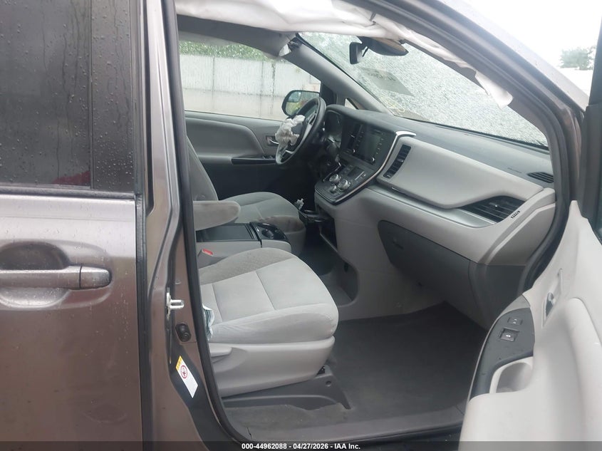 2019 Toyota Sienna VIN 5TDKZ3DC8KS983272 IAAI salvage auction — FRONT END, Salvage (Missouri), sold $4,750 on 2026-07-14 (photo 5)