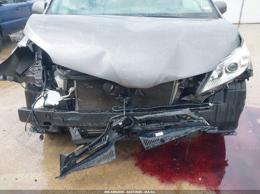 2019 Toyota Sienna VIN 5TDKZ3DC8KS983272 IAAI salvage auction — FRONT END, Salvage (Missouri), sold $4,750 on 2026-07-14 (photo 6)