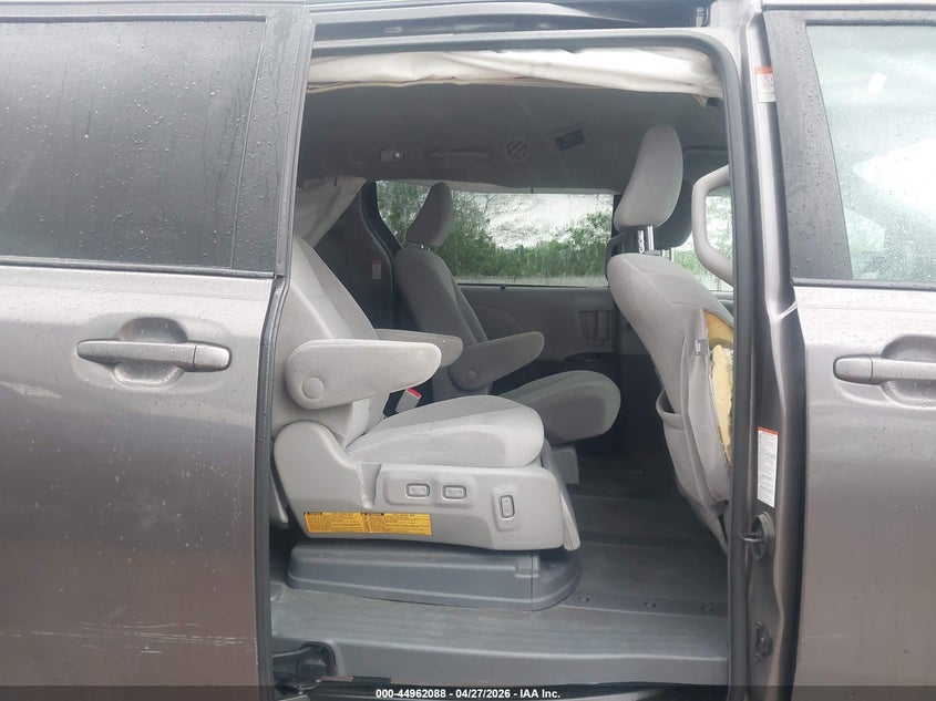 2019 Toyota Sienna VIN 5TDKZ3DC8KS983272 IAAI salvage auction — FRONT END, Salvage (Missouri), sold $4,750 on 2026-07-14 (photo 8)