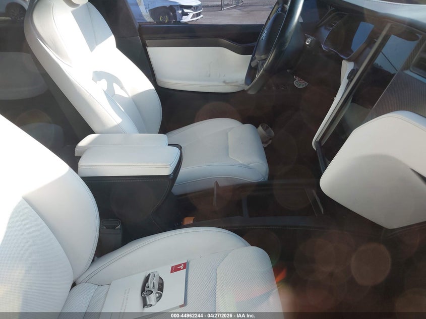 2018 Tesla Model x VIN 5YJXCBE44JF138091 IAAI salvage auction — SIDE, Rebuildable (Florida), sold $6,800 on 2026-08-02 (photo 5)