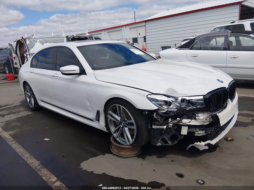 2018 BMW 7er VIN WBA7E4C5XJGV24146 IAAI salvage auction — RIGHT FRONT, Salvage Title, sold $8,000 on 2026-07-08 (photo 1)