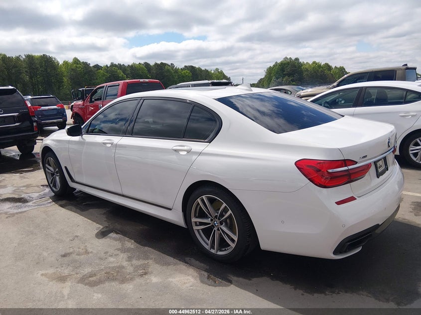 2018 BMW 7er VIN WBA7E4C5XJGV24146 IAAI salvage auction — RIGHT FRONT, Salvage Title, sold $8,000 on 2026-07-08 (photo 3)
