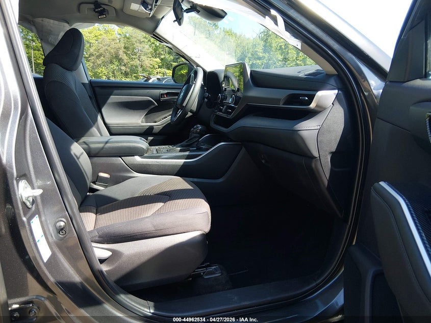 2022 Toyota Highlander VIN 5TDBZRBH9NS596154 IAAI salvage auction — RIGHT REAR, Salvage Title, sold $12,600 on 2026-07-15 (photo 5)